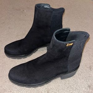 Size 7.5 Stuart Weitzman 5050 lift bootie.